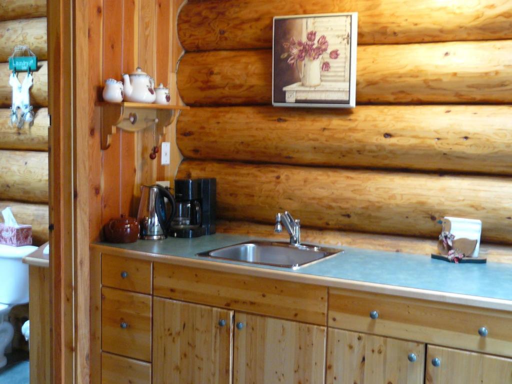 Hitching Post Resort Kelowna Rum bild