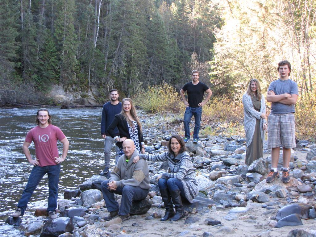 Hitching Post Resort Kelowna Exteriör bild