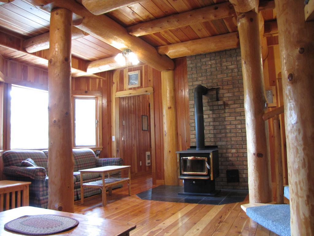 Hitching Post Resort Kelowna Exteriör bild