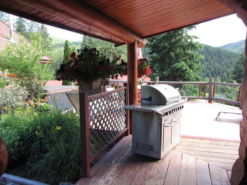 Hitching Post Resort Kelowna Exteriör bild