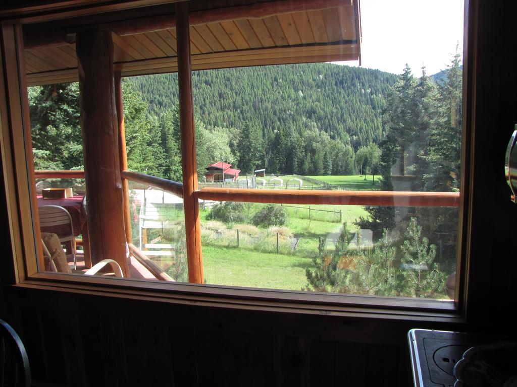 Hitching Post Resort Kelowna Exteriör bild